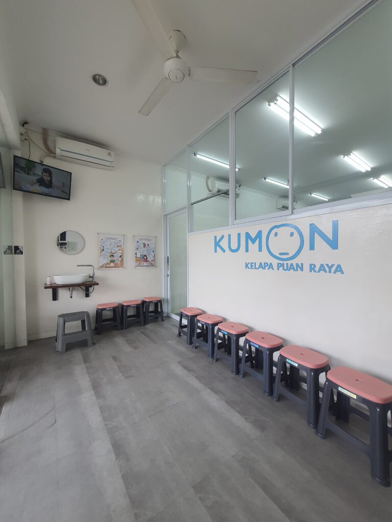 kumon-kelapa-puan-raya_ruang-tunggu-2