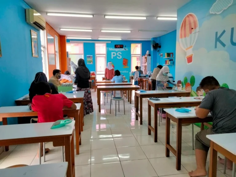 kumon-karang-satria-square-ruang-kelas-2